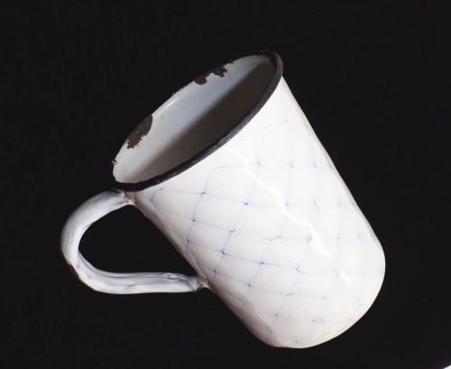 Alte emaille tasse - emaille, wabenmuster