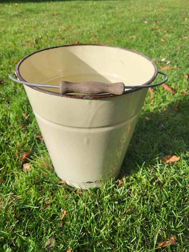 Großer beige emaille eimer - emaille,