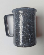 Email-Becher mit Henkel aus